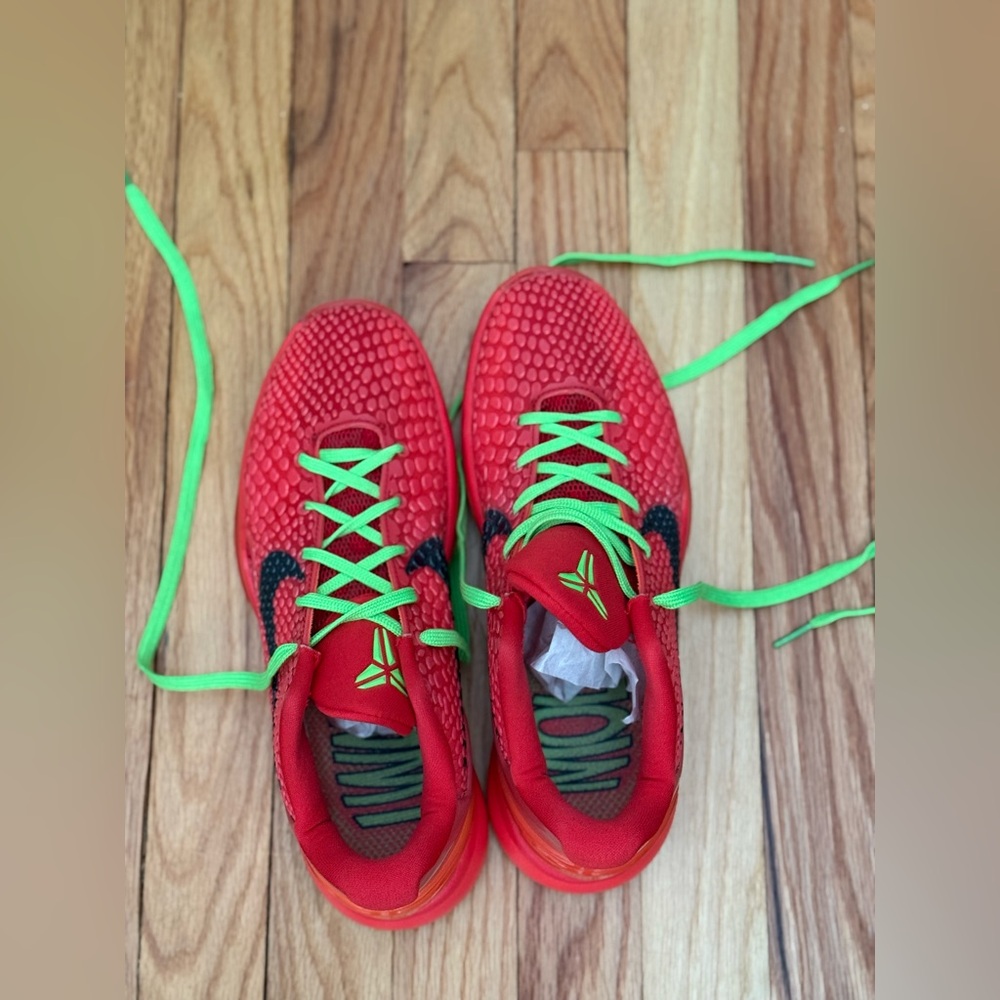 Kobe Reverse Grinch sneaker